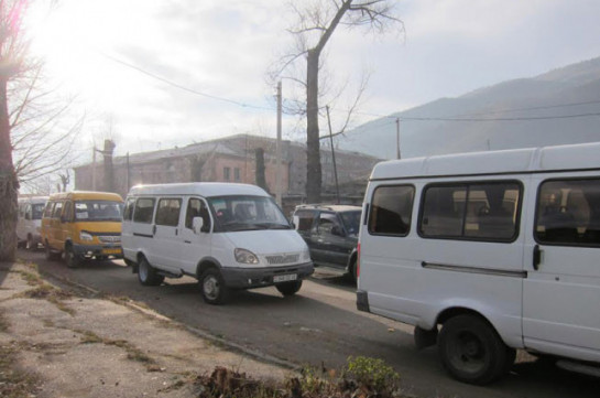 Регулярные и нерегулярные пассажироперевозки на автобусах и микроавтобусах между областями Армении запрещены до 31 марта