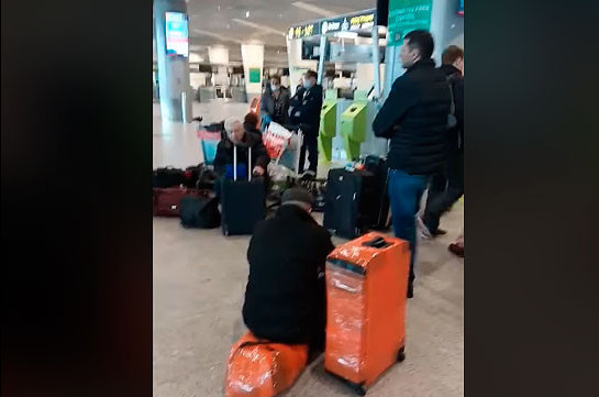 Երևանում որ անձնակազմի ղեկավարներին զանգում ենք՝ բանի տեղ չեն դնում. Մի խումբ հայեր մնացել են Մոսկվայի օդանավակայանում (Տեսանյութ)