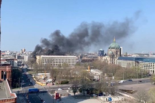 В Берлине горит стройка нового здания Городского дворца