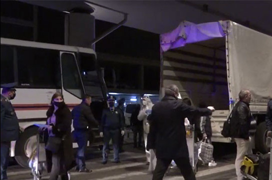 Прибывшие в Армению из РФ 178 граждан доставлены на автобусах МЧС в места карантина