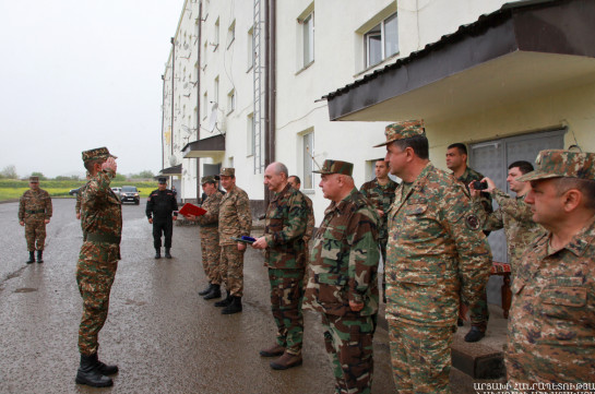 Bako Sahakyan hands in state awards to a group of Defense Army servicemen
