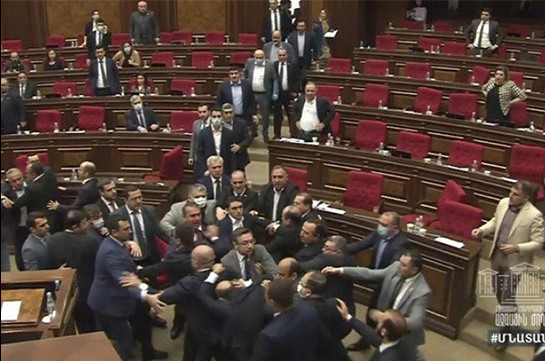 В возбуждении уголовного дела по факту массовой драки в парламенте Армении отказано