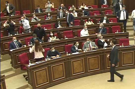 В парламенте Армении объявлен уже второй 20-минутный перерыв