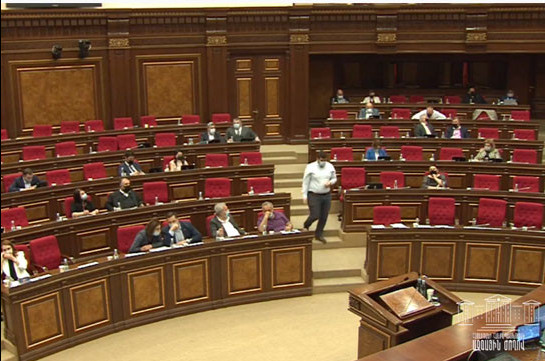 Парламент Армении принял в первом чтении законопроект о предоставлении пособий по временной нетрудоспособности вследствие коронавируса