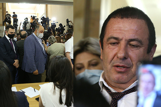 Парламент Армении лишил главу оппозиционной партии Гагика Царукяна депутатской неприкосновенности