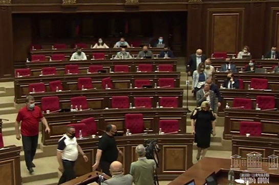 Фракция «Процветающая Армения» бойкотировала заседание парламента