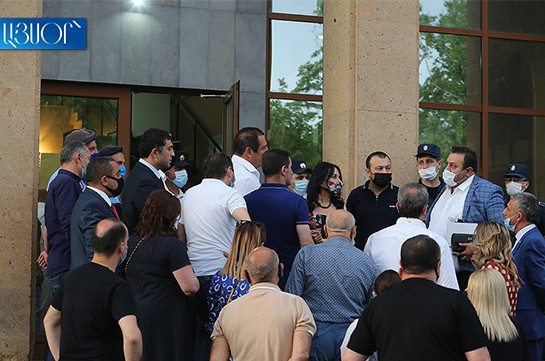 В «Единой России» пожелали Армении скорейшего выхода из конфликта вокруг лидера оппозиции Царукяна (РИА Новости)