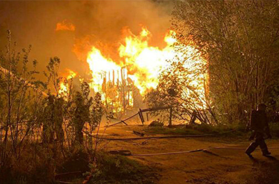 Жители Аризоны эвакуируются из-за природных пожаров