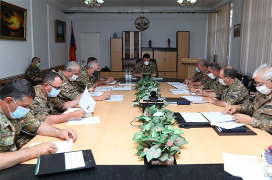 В Армии обороны Арцаха состоялось служебное совещание