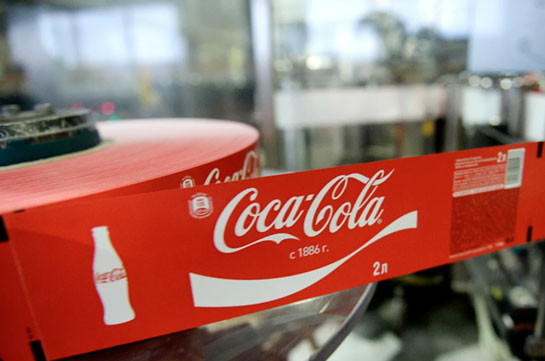 Coca-Cola приостанавливает рекламу в соцсетях из-за «расизма»