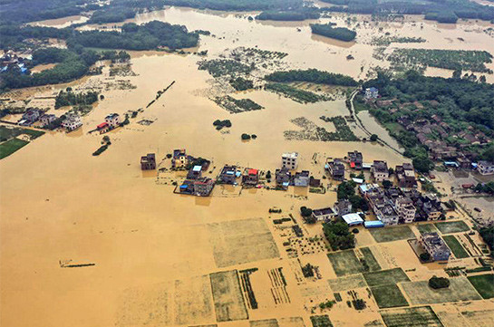 12 человек погибли, 10 пропали без вести при наводнении в Китае