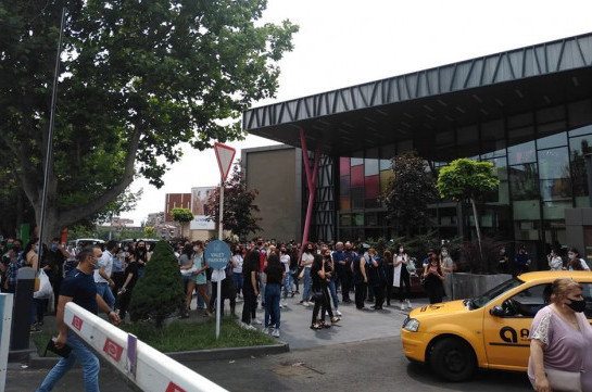 Сигнал о бомбе в торговом центре Yerevan Mall оказался ложным – МЧС Армении