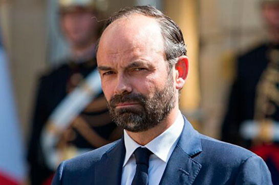 Премьер-министр Франции ушел в отставку