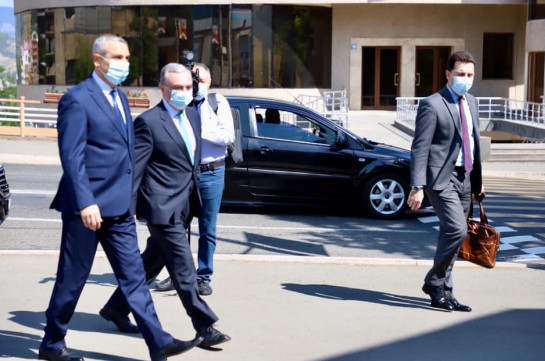Глава МИД Армении Зограб Мнацаканян находится с рабочим визитом в Арцахе