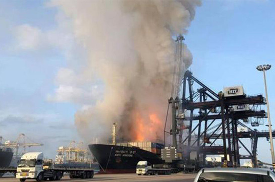 Пожар на торговом судне в южной части Ирана потушили
