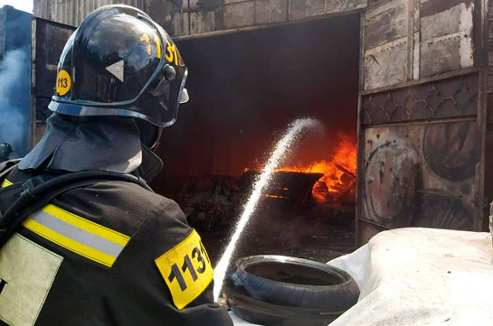 Մոսկվայի արևմուտքում ավտոմեքենաների պահեստ է այրվում