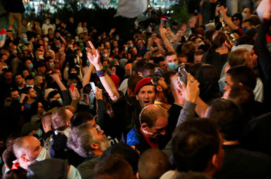 При массовых беспорядках в Белграде пострадали 36 человек