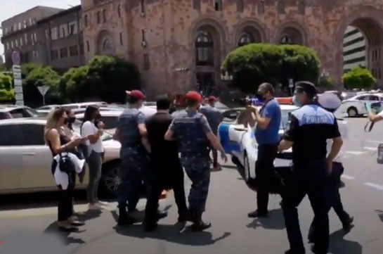Задержаны некоторые из участников акции протеста перед зданием правительства Армении