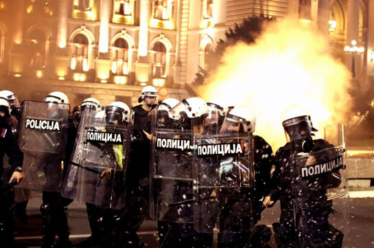 В Сербии смягчили карантинные ограничения после протестов