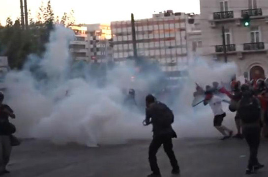 В Афинах на протестах арестовали девять человек