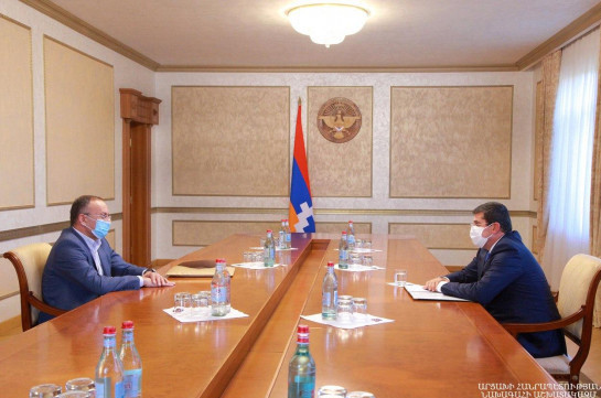 Artsakh president meets ex-DM Seyran Ohanyan, discusses security issues