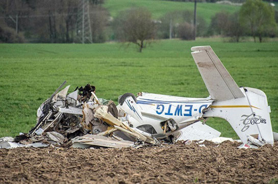 В Германии два человека погибли при крушении небольшого самолета