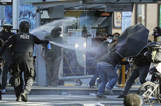 В Сиэтле почти 60 полицейских пострадали при беспорядках