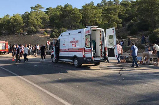 В Турции в аварии с автобусом погибли военные