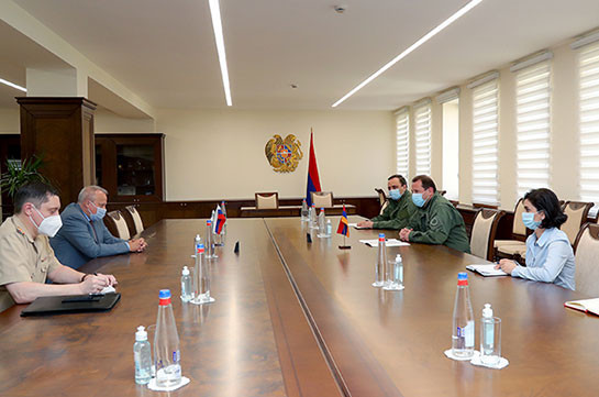 Министр обороны Армении провел встречу с послом РФ Сергеем Копыркиным