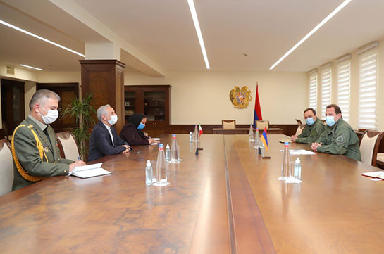 Давид Тоноян и посол Ирана обменялись мнениями о характере турецко-азербайджанских совместных учений