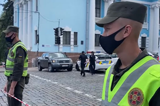 Появилось видео с места захвата заложника в киевском бизнес-центре (Видео)