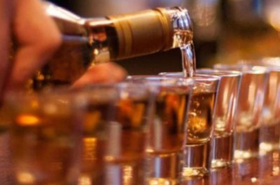 Հնդկաստանում կեղծված ալկոհոլի օգտագործումից ավելի քան 100 մարդ է մահացել