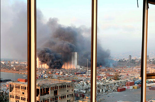 Премьер Ливана назвал причину взрыва в порту Бейрута