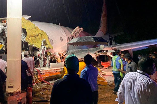 Kerala plane crash: 18 dead after Air India plane breaks in two at Calicut