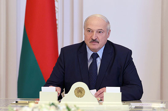 Лукашенко опроверг сообщения об отъезде из Белоруссии