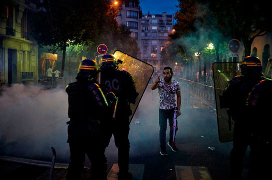 В Париже фанаты ПСЖ принялись громить город после поражения в финале ЛЧ