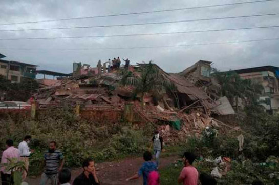 В Индии рухнул шестиэтажный жилой дом (Видео)