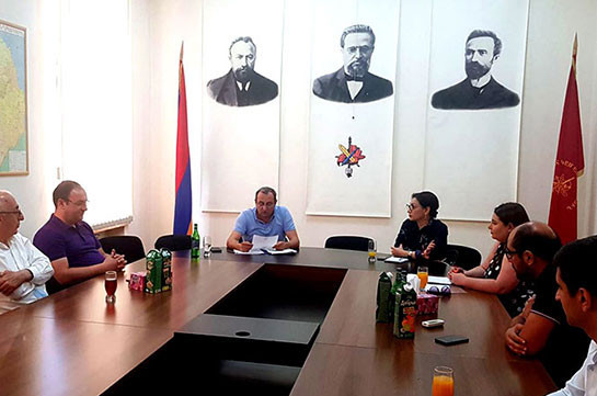 Три оппозиционные партии Армении разработают проект об аннулировании штрафов по нарушению режима ЧП