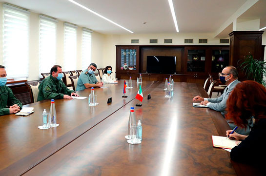 Давид Тоноян обсудил с послом Италии вопросы двустороннего сотрудничества в оборонной сфере