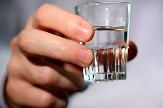 Известны результаты экспертизы самодельной водки: в ней содержится метиловый спирт
