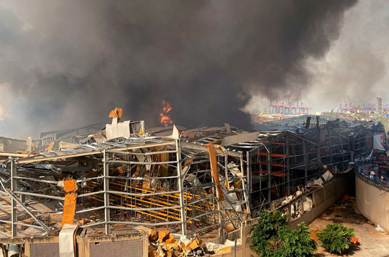 Пожарные локализовали очаг возгорания в порту Бейрута