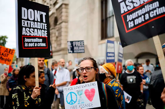 В Лондоне возобновились слушания по делу об экстрадиции Ассанжа