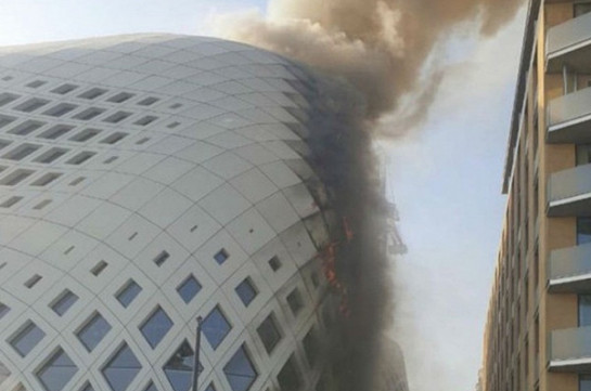 В строящемся торговом центре в центре Бейрута вспыхнул пожар (Видео)