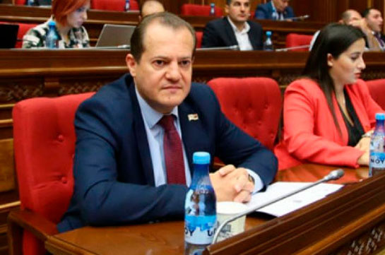 Аркадий Хачатрян избран председателем постоянной комиссии по финансово-кредитным и бюджетным вопросам