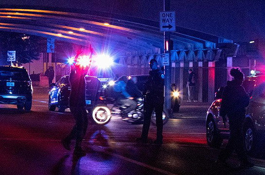 Двое полицейских ранены в американском Луисвилле во время протестов