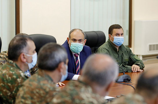 Премьер-министр провел встречу с руководящим составом Минобороны и Вооруженных сил Армении