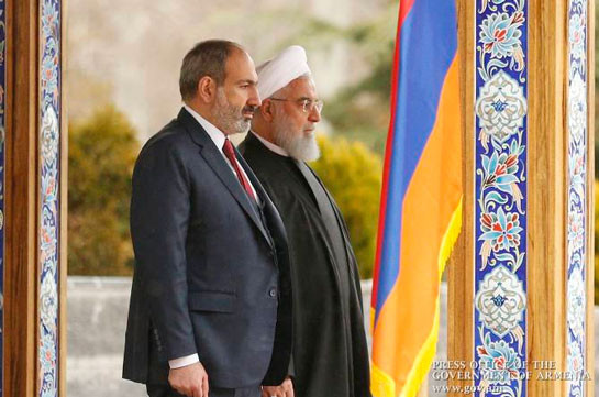 Armenia’s PM holds phone conversation with Iran’s president, draws attention to Turkey’s direct engagement in military actions