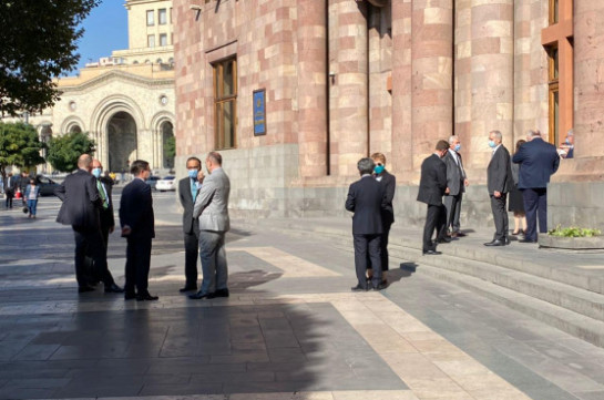 Մեկնարկել է Նիկոլ Փաշինյանի և Հայաստանում հավատարմագրված դեսպանների միջև հանդիպումը (Լուսանկարներ)