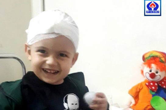 Մարտունիում ռմբակոծության հետևանքով վիրավորված 2-ամյա Արծվիկի վիճակն արդեն լավ է. նա ժպտում է