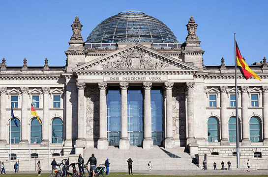 Германия призывает Баку и Ереван обеспечить доступ гуманитарным организациям в Карабах